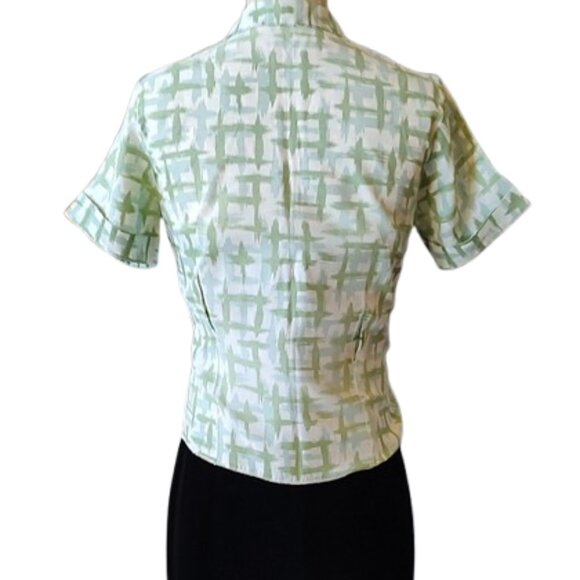 Green Print 1960s Vintage Fitted Short Sleeve Nylon Blouse Button Front - Picture 2 of 11